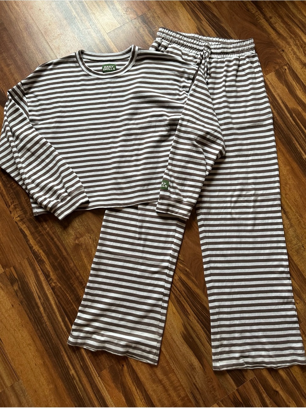 Daily Drills Striped Top and Pants Set Size M/L